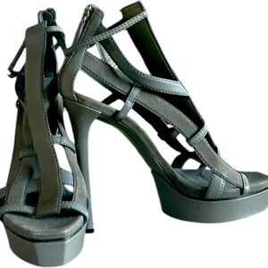 Shoes size 39 Gucci color gray like new